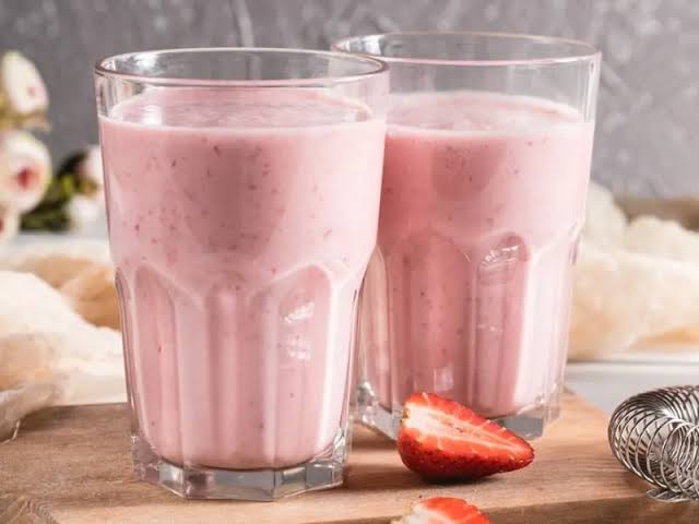Vaso de fresa con leche